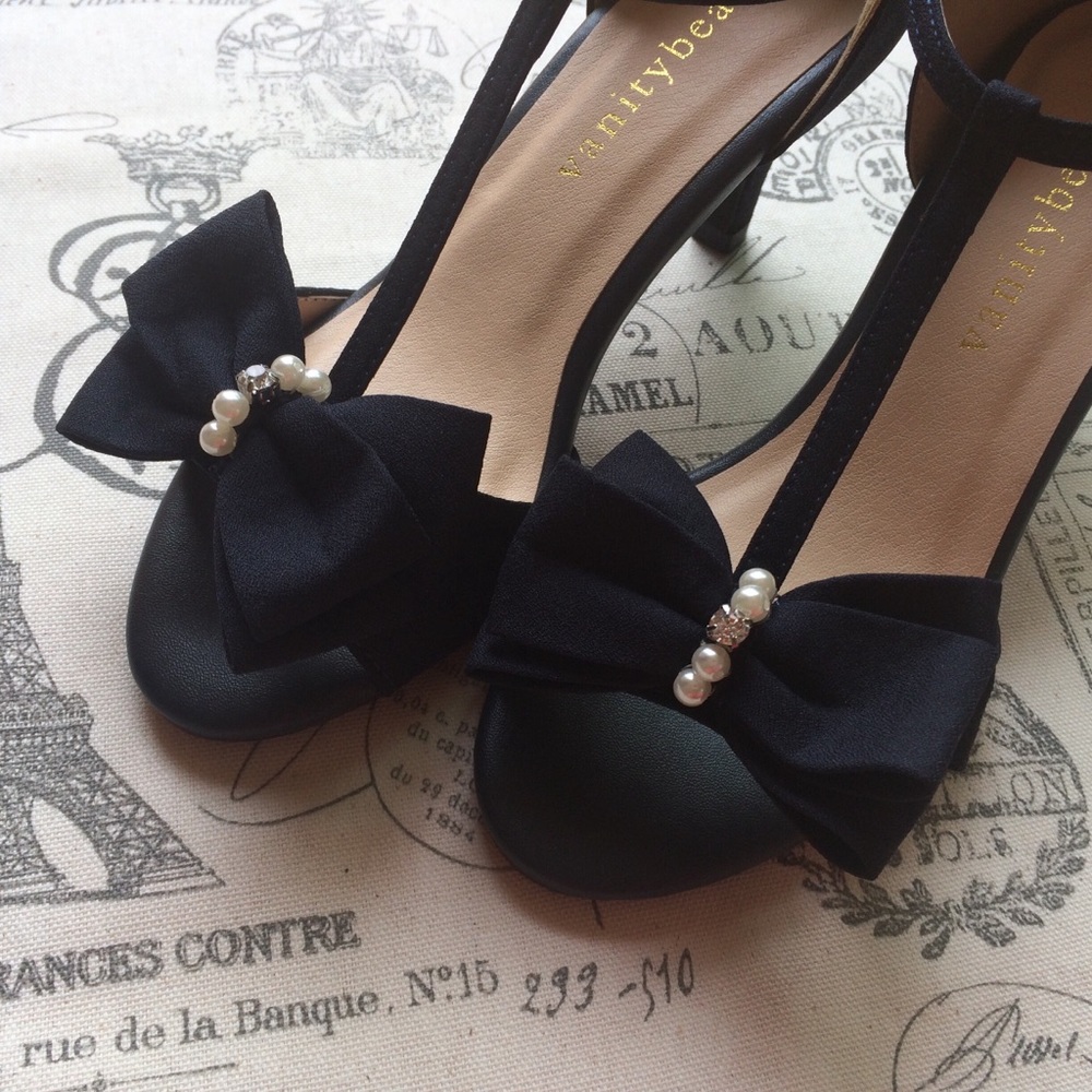 Navy blue T-Strap Heel Pumps w/ Bow+Beads